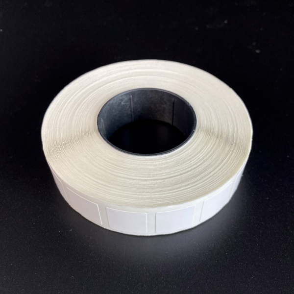 MP_2_Термотрансферные этикетки 15х15 мм ПГ квадратные (полуглянцевые). 2000 этикеток в ролике, втулка 40 мм