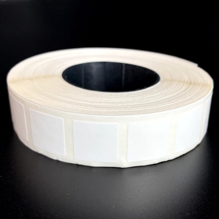 MP_2_Термотрансферные этикетки 15х15 мм ПП квадратные (полипропиленовые). 2000 этикеток в ролике, втулка 40 мм